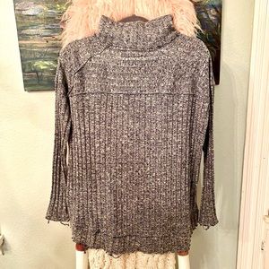 Free People women’s mock blue long sleeve Medium